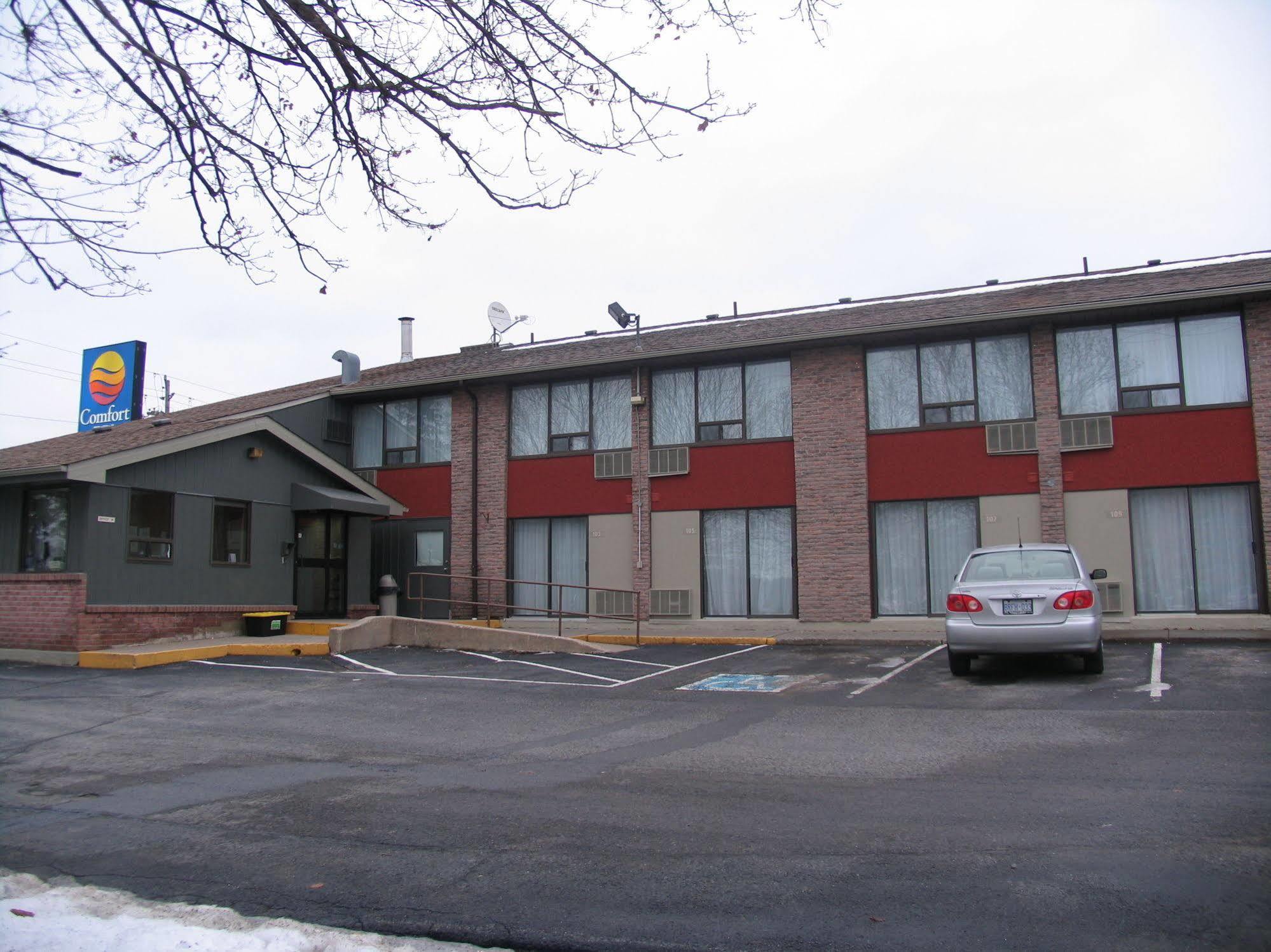 Ramada By Wyndham Kingston Motel Exterior foto